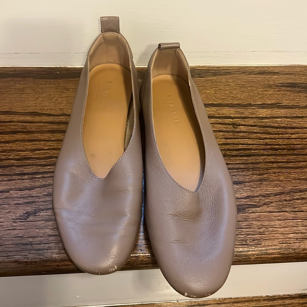 Everlane ballet flat. Used condition scuffs on toe.